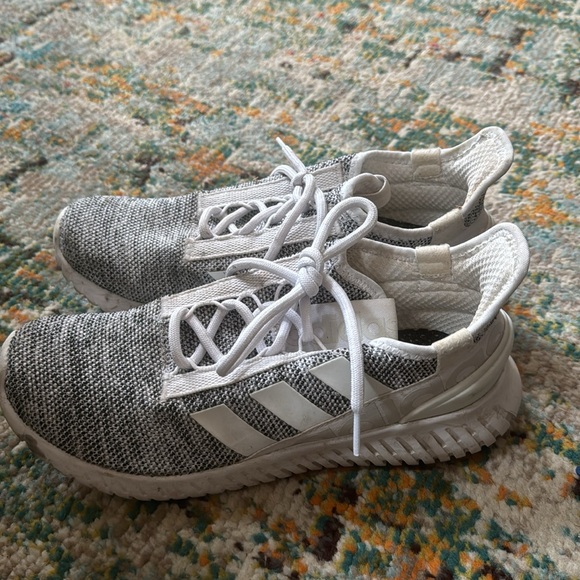 Used white and grey adidas - Picture 2 of 7